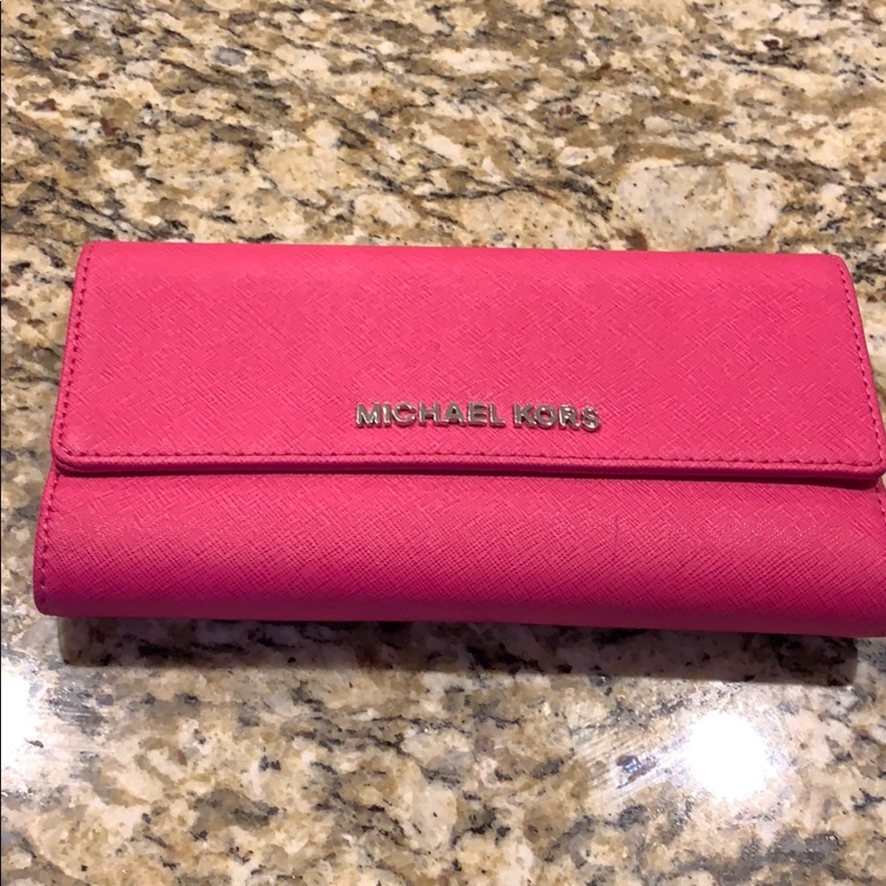 Michael Kors Checkbook wallet